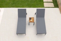 OUTFLEXX 2er-Set Rollliege, Silber, Edelstahl/Teak, 212x71x36 Cm, Mit Beistelltisch 45x45cm -Gartenmöbel 14170 3 CGI.jpg