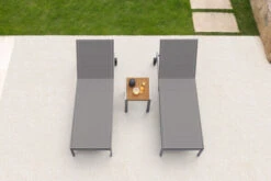 OUTFLEXX 2er-Set Rollliege, Taupe, Edelstahl/Teak, 212x71x36cm, Mit Beistelltisch 45x45cm -Gartenmöbel 14171 3 CGI.jpg