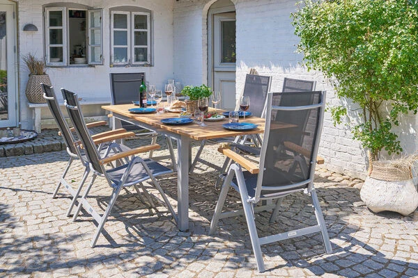 VILLANA Esstischgarnitur, Silber/schwarz, Alu/ FSC-Akazienholz, Ausziehtisch 150/200 Cm, 6 Multipositionssessel 1 VILLANA Esstischgarnitur, Silber/schwarz, Alu/ FSC-Akazienholz, Ausziehtisch 150/200 Cm, 6 Multipositionssessel