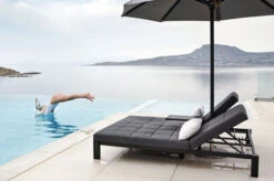 OUTFLEXX Twin Doppelliege, Sooty/marble, Alu/Sunbrella, 196 X 161 X 34 Cm, Rückenlehne Verstellbar, Inkl. Beistelltisch Und 1x Rückenkissen -Gartenmöbel 23469 03.jpg