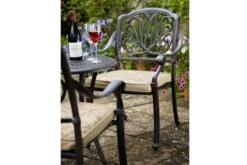 HARTMAN Amalfi Bistro-Set, Bronze, Alu-Guss, Ø62cm, 2 Sessel Inkl. Wendekissen -Gartenmöbel 4 18972.jpg