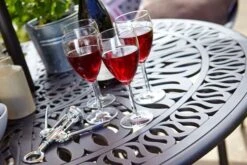 HARTMAN Amalfi Bistro-Set, Bronze, Alu-Guss, Ø62cm, 2 Sessel Inkl. Wendekissen -Gartenmöbel 6 18972.jpg